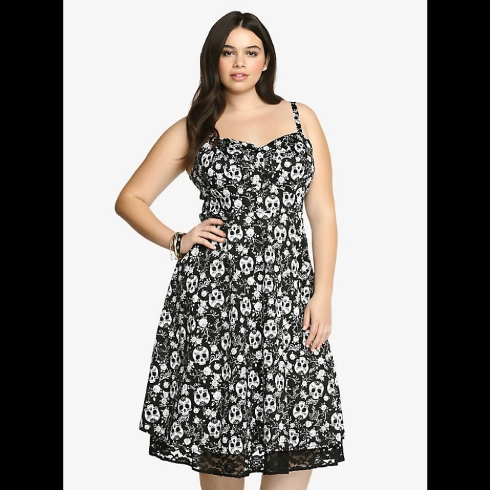 Rare Torrid 5x black skull swing dress lace trim